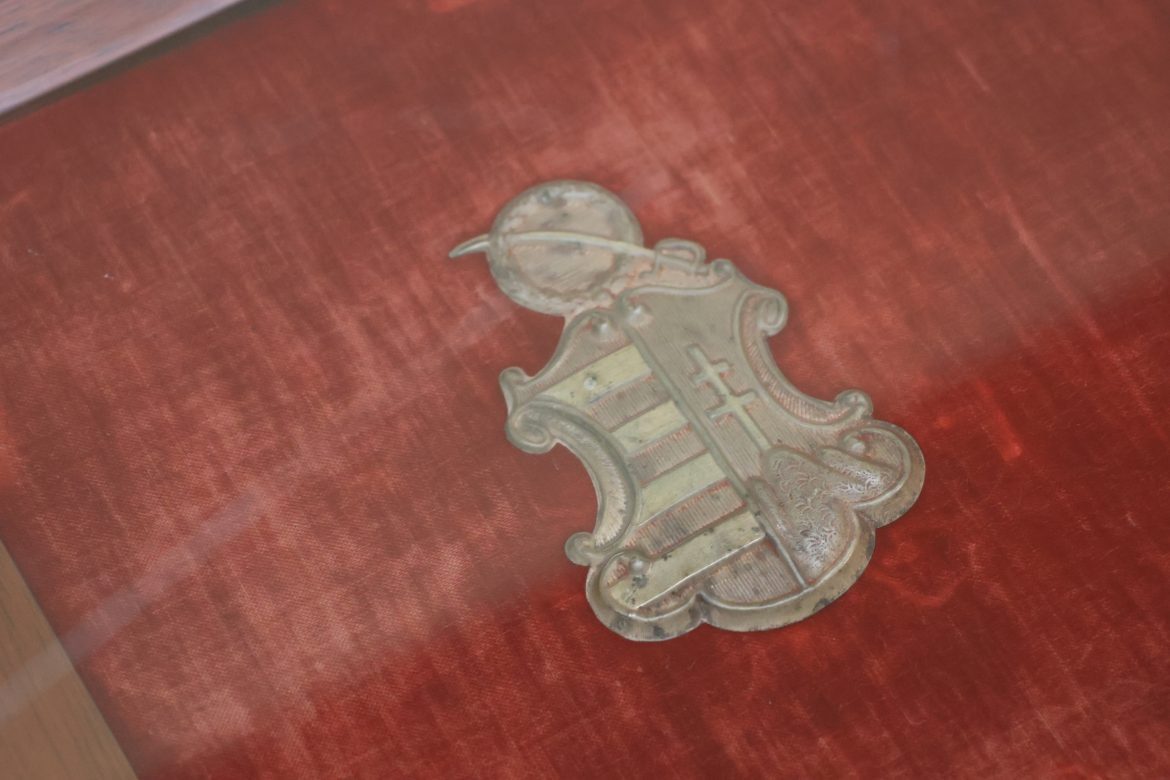 József Attila Múzeum, kamarakiállítás, Makó, 75 éves múzeum, pártcímer, címer