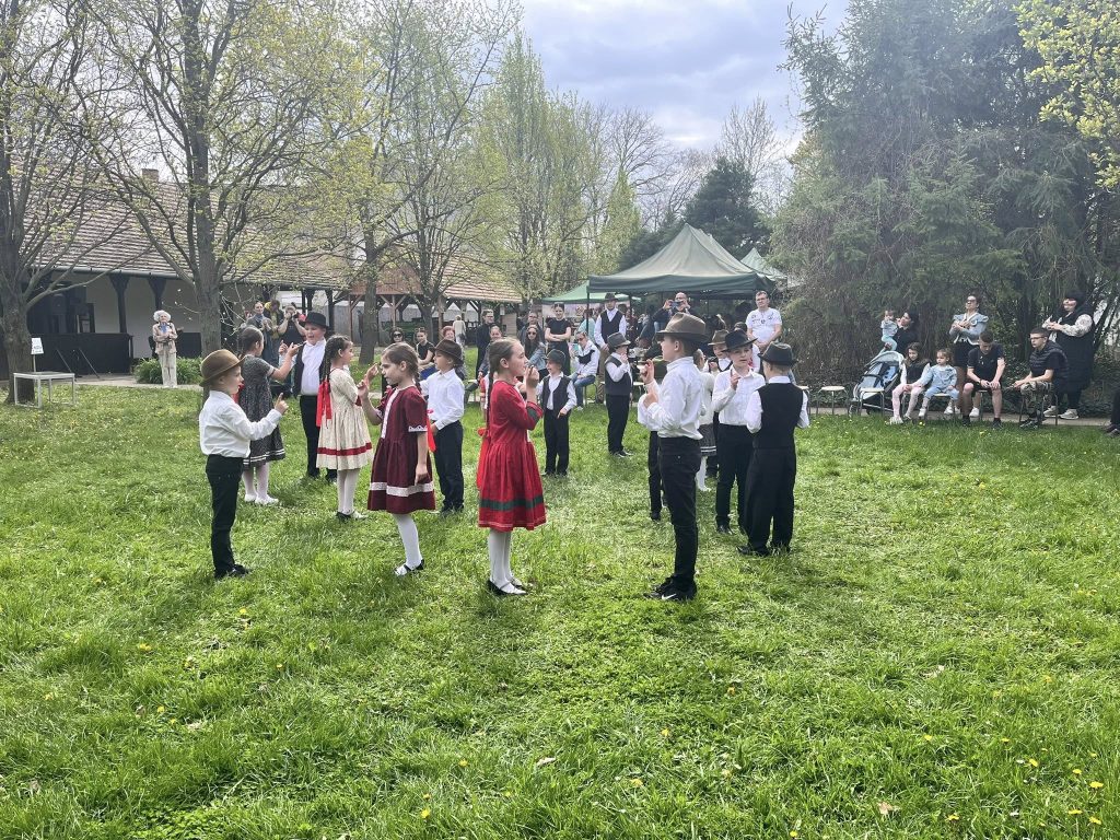 locsolkodás, Húsvét hétfő, hagyomány