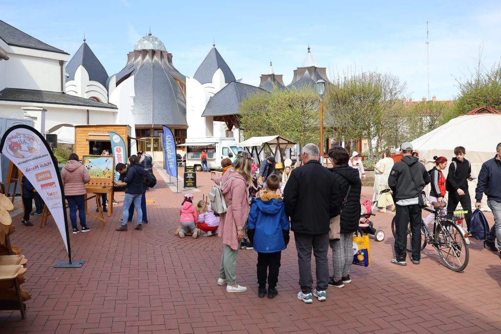 csücsür, 10. század, fesztivál