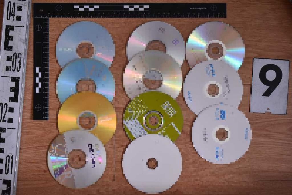 adathordozók, gyermekpornográfia, fotó: police.hu