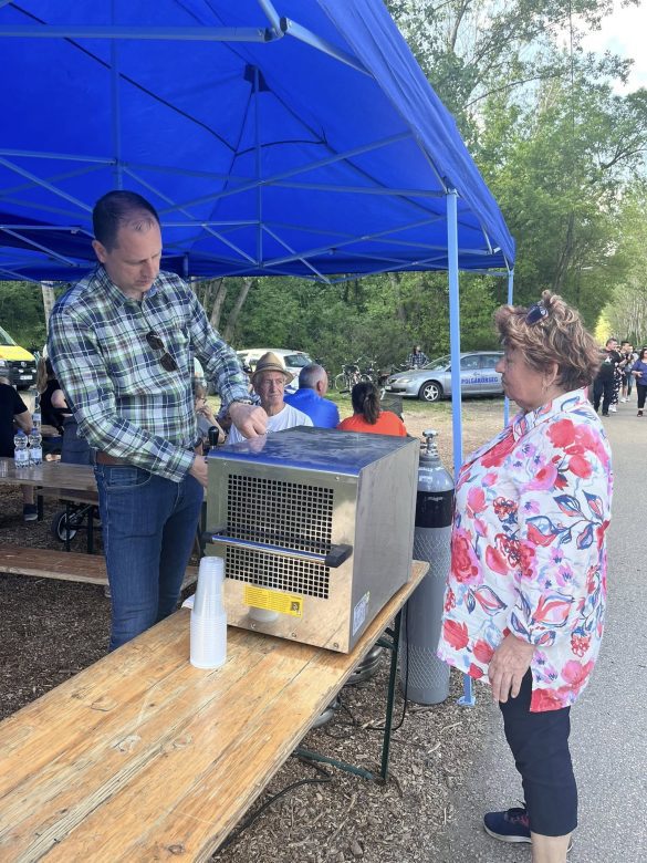 Czirbus Gábor sört csapol
