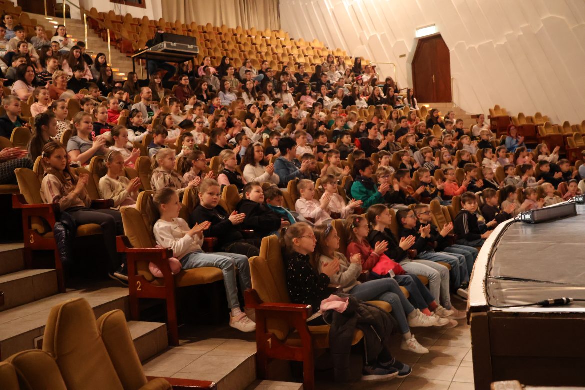 zűrös banda3 Zűrös banda, Hagymaház