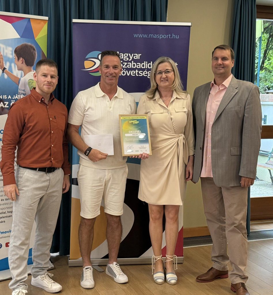 A Magyarország legsportosabb települése díjat Farkas Éva Erzsébet, Makó polgármestere Kovács Gábor sportszervezővel együtt vette át Budapesten Czene Attila olimpiai bajnok úszótól, a Magyar Szabadidősport Szövetség elnökétől és Kiss Dánieltől, az Aktív Magyarország Államtitkárság munkatársától.