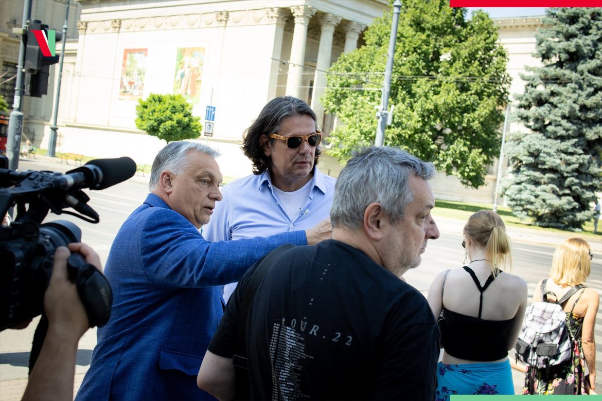 Orbán Viktor, Deutsch Tamás, Rockenbauer Zoltán a Hősök terén. Fotó: Orbán Viktor facebook-oldala