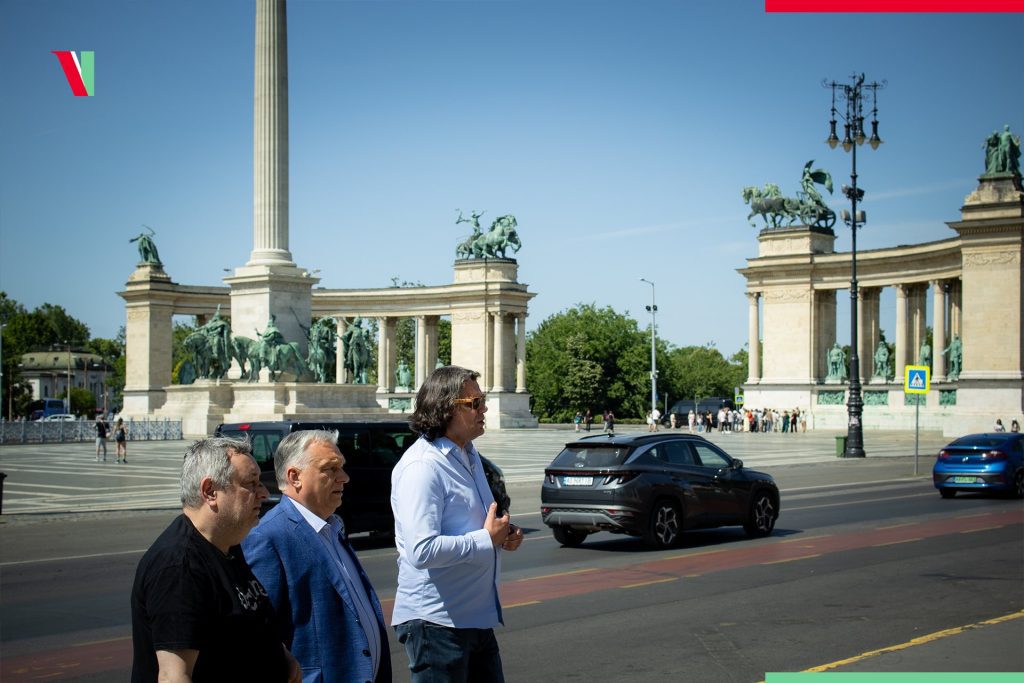 Orbán Viktor, Deutsch Tamás, Rockenbauer Zoltán a Hősök terén. Fotó: Orbán Viktor facebook-oldala