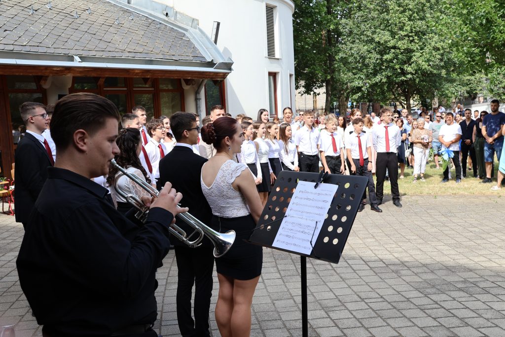 nagy gimnazistává avatás, Makó, József Attila Gimnázium
