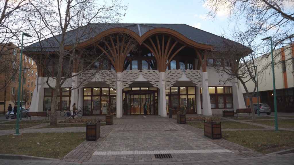 Makó, József Attila Városi Könyvár