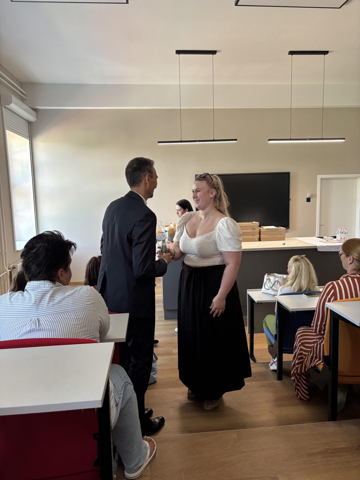 az év legeredményesebb pedagógusait is díjazták az Eötvös József Technikumban, csoportkép, fotó: HSZC Eötvös József Technikum