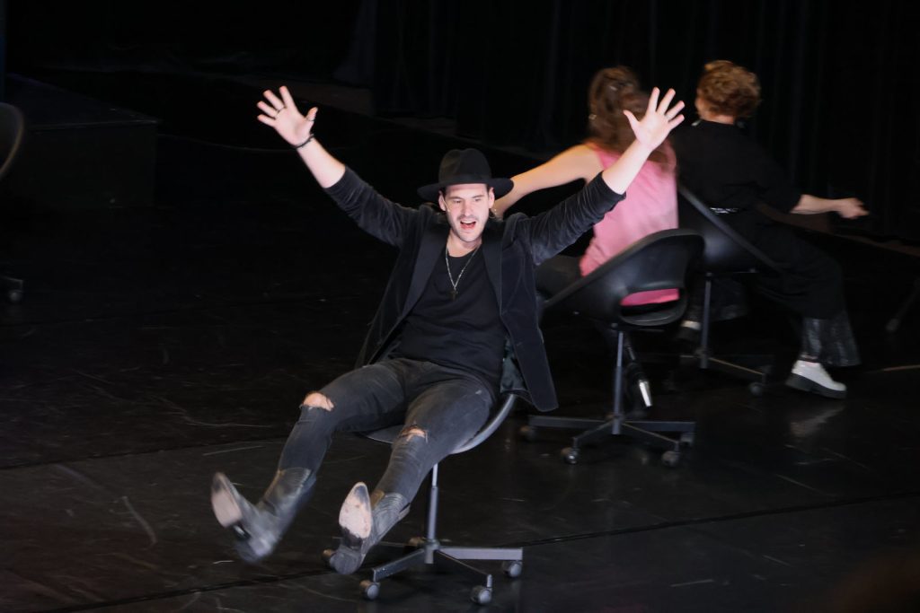 Menni kéne, Makó, Kocsis Dénes