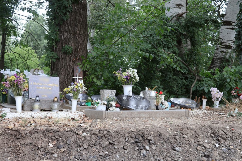 Maros-part, Makó, kegyeleti emlékhely
