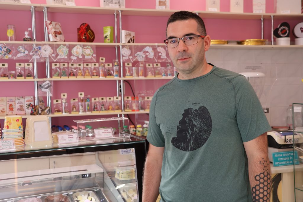 fagylalt, fagylaltkörkép, Gyöngy cukrászda, Makó, fotó: Miklós András