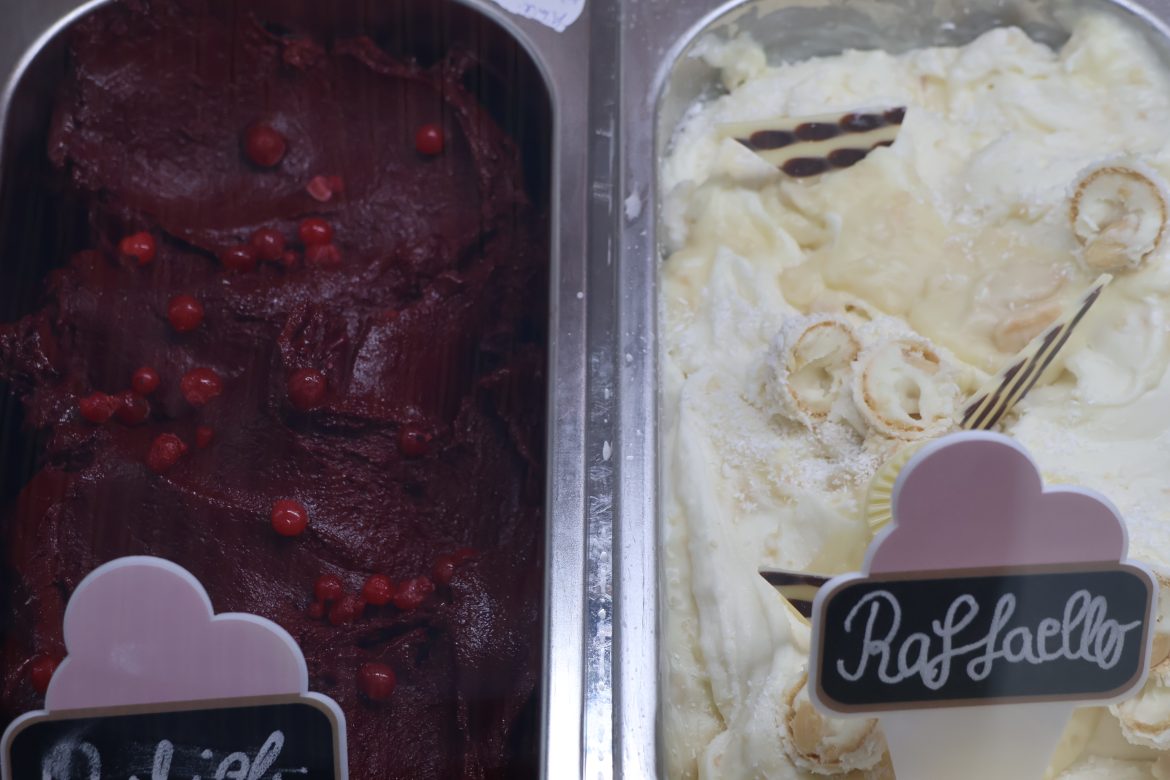 fagylalt, fagylaltkörkép, Gyöngy cukrászda, Makó, fotó: Miklós András