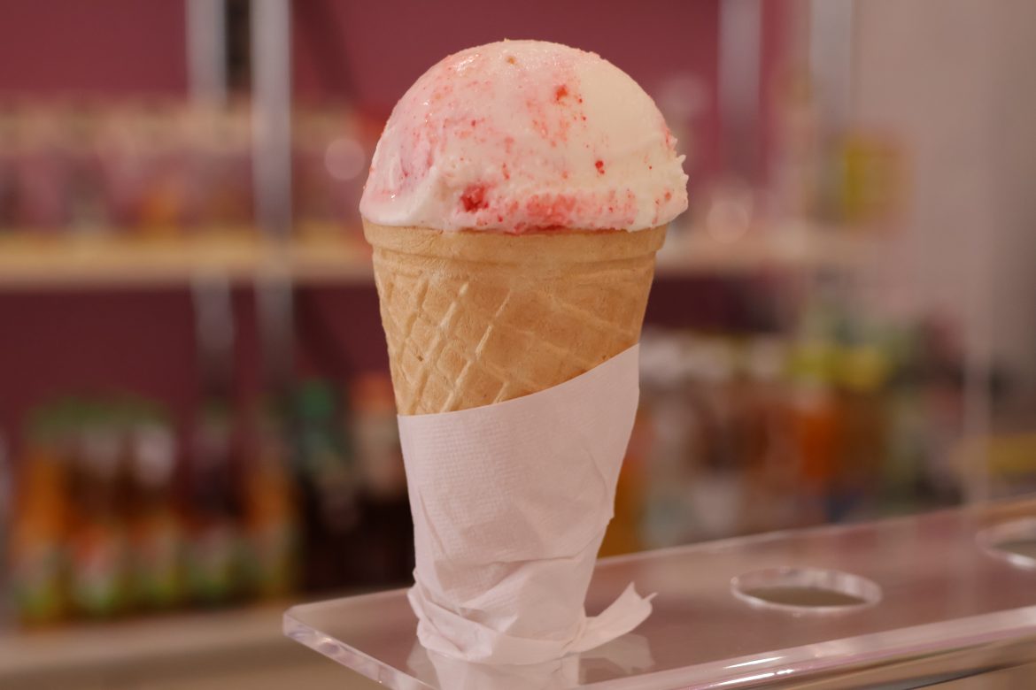 fagylalt, fagylaltkörkép, Gyöngy cukrászda, Makó, fotó: Miklós András