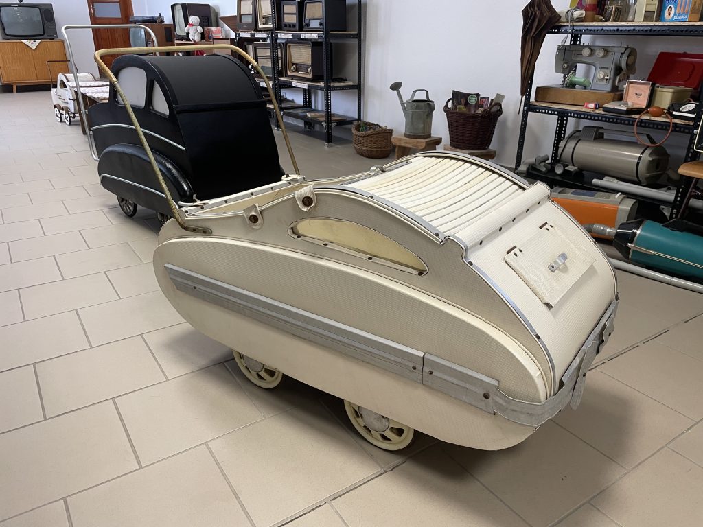 Galamb József Veterán Jármű Kiállítóközpont, Makó, Ikarus babakocsi, retró, kiállítás fotó: Borka Péter