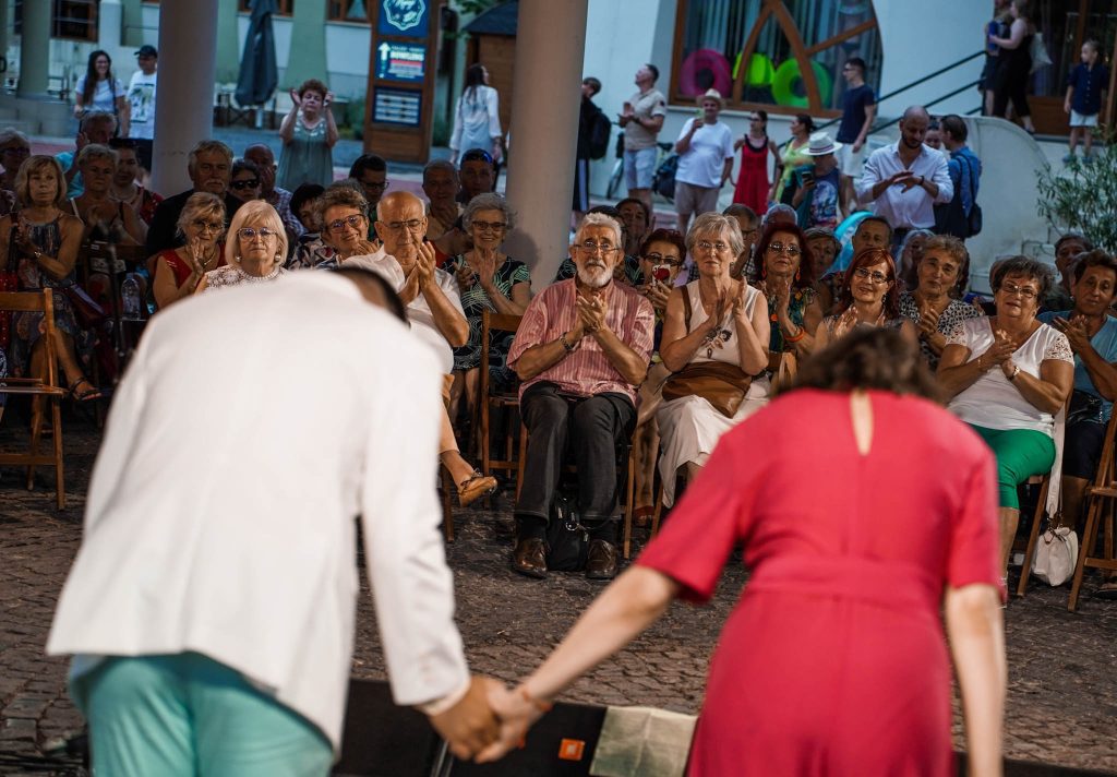 Tóth Jonathan és Szemerédi Bernadett koncertje Makón, a Zenepavilonban.