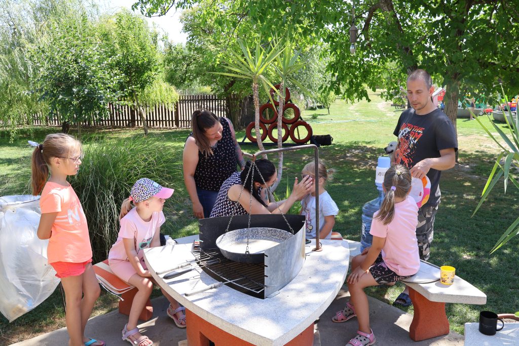 makói nagycsaládos, Királyhegyes, Erdei Lak