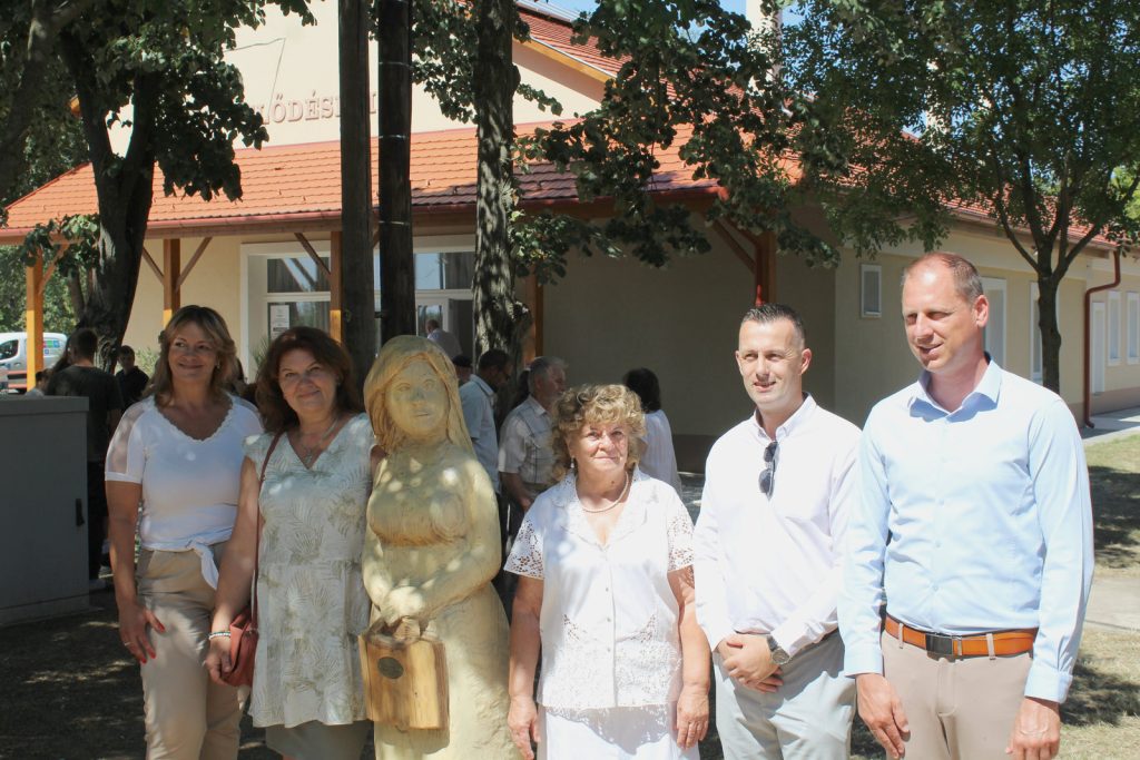 nemzetközi alkotótábor, Kövegy, avatás