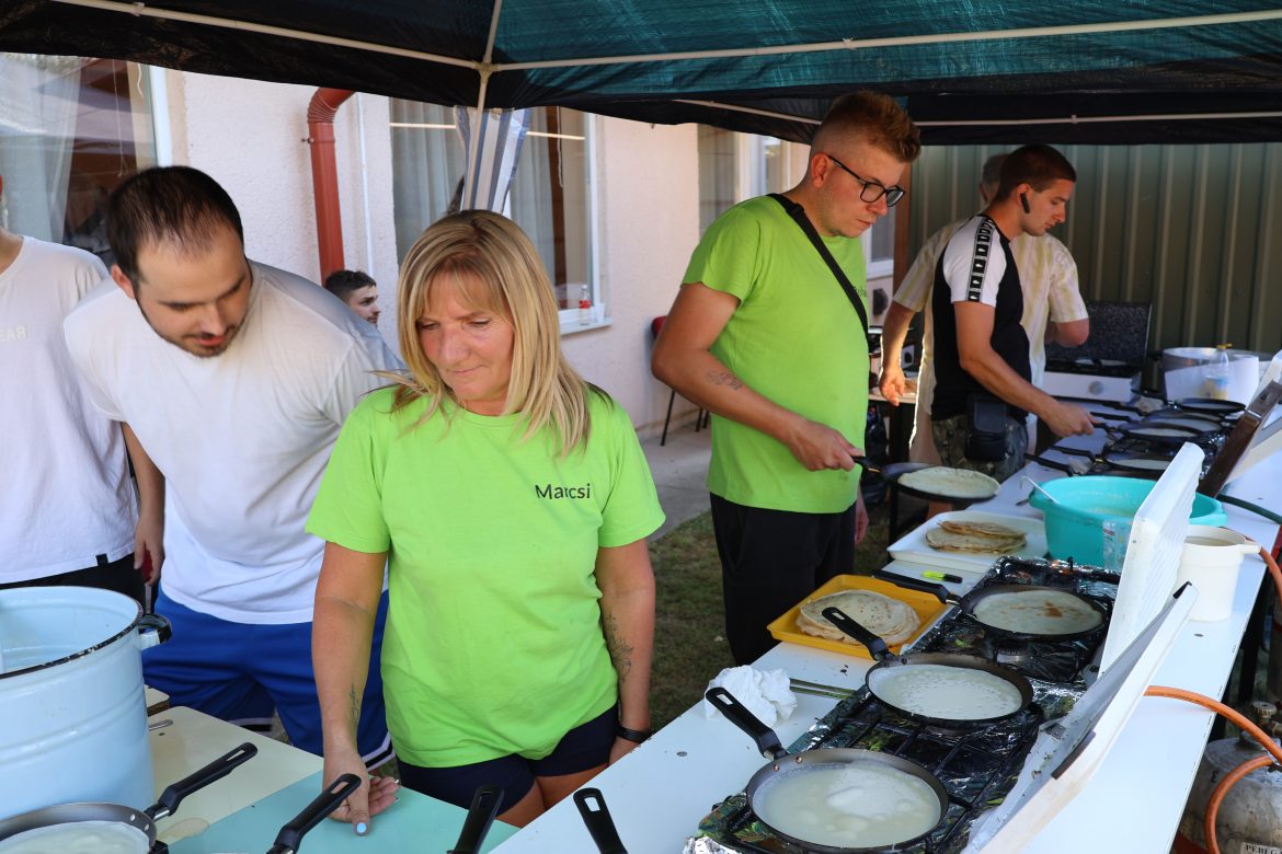 Nagylak, falunap, palacsintasütés