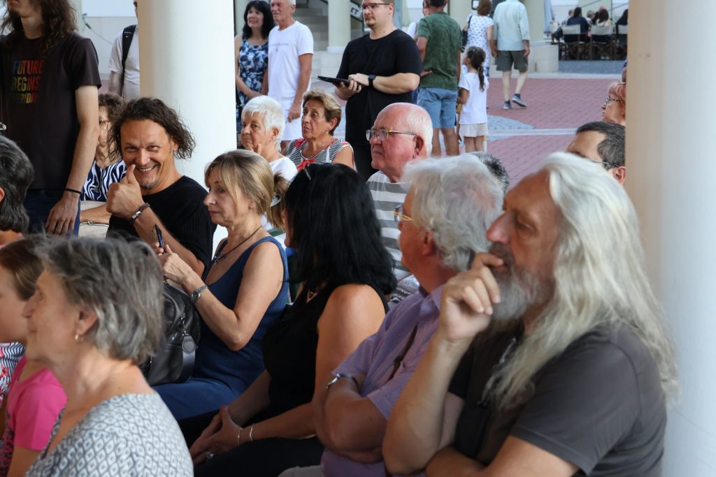 Kisparty, Makó, Zenepavilon