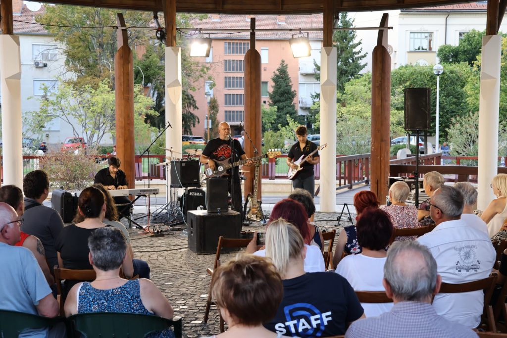 C.2.1, Makó, Zenepavilon