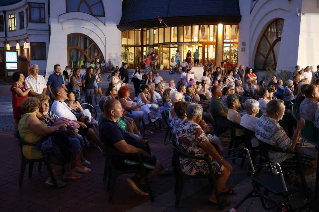 Makói Magán Zeneiskola Koncert- és Ifjúsági Fúvószenekarának koncertje 2025. augusztus 19-én, Makón, a Zenepavilonban, a Makovecz téren. Fotó: Jeszenszky Zoltán