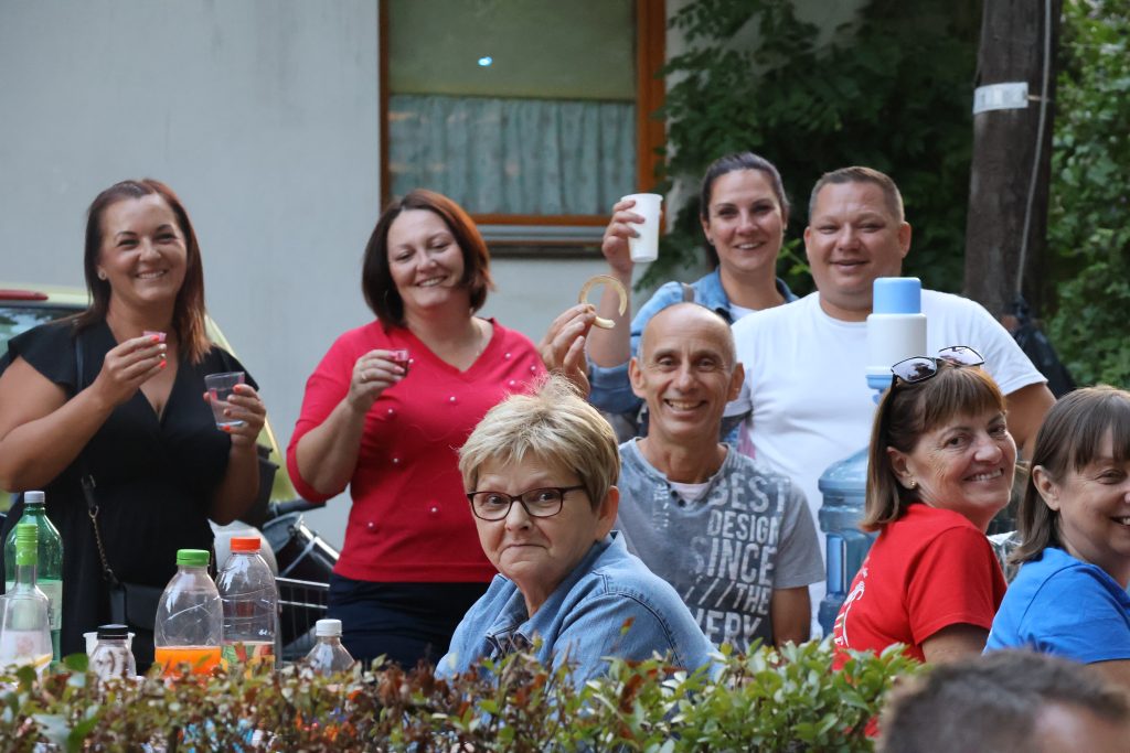 Szent István téri városrésznap, Makó, 2025. augusztus 23., baráti társaság, Fotó: Jeszenszky Zoltán