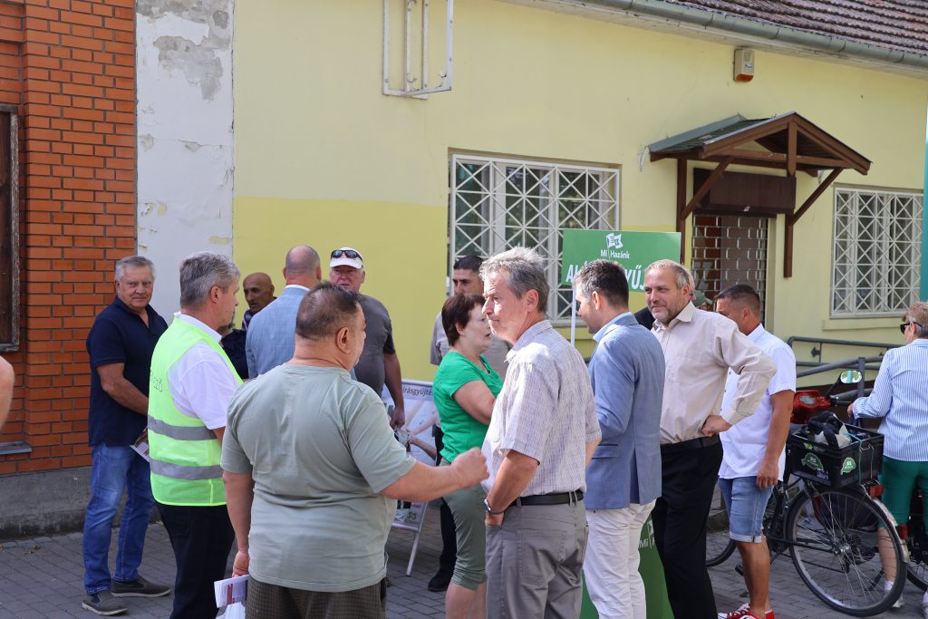 Mi Hazánk, Makó, utcafórum