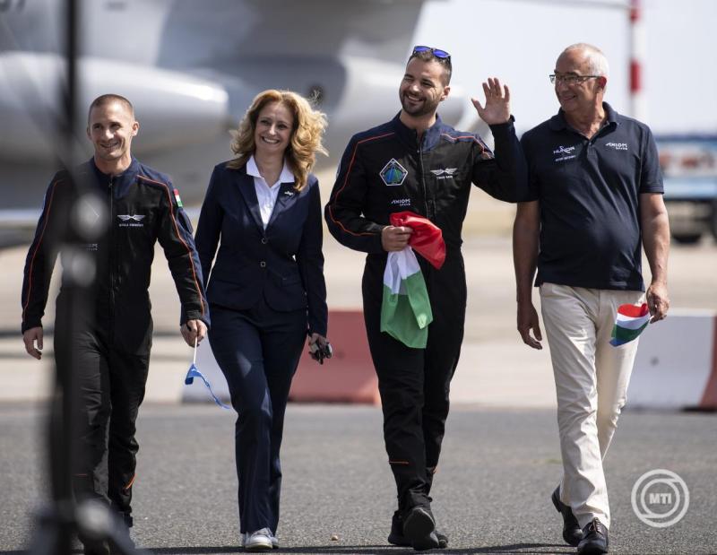 Kapu Tibor, magyar kutatóűrhajós, hazaérkezett, Budapest, Liszt Ferenc Nemzetközi Repülőtér