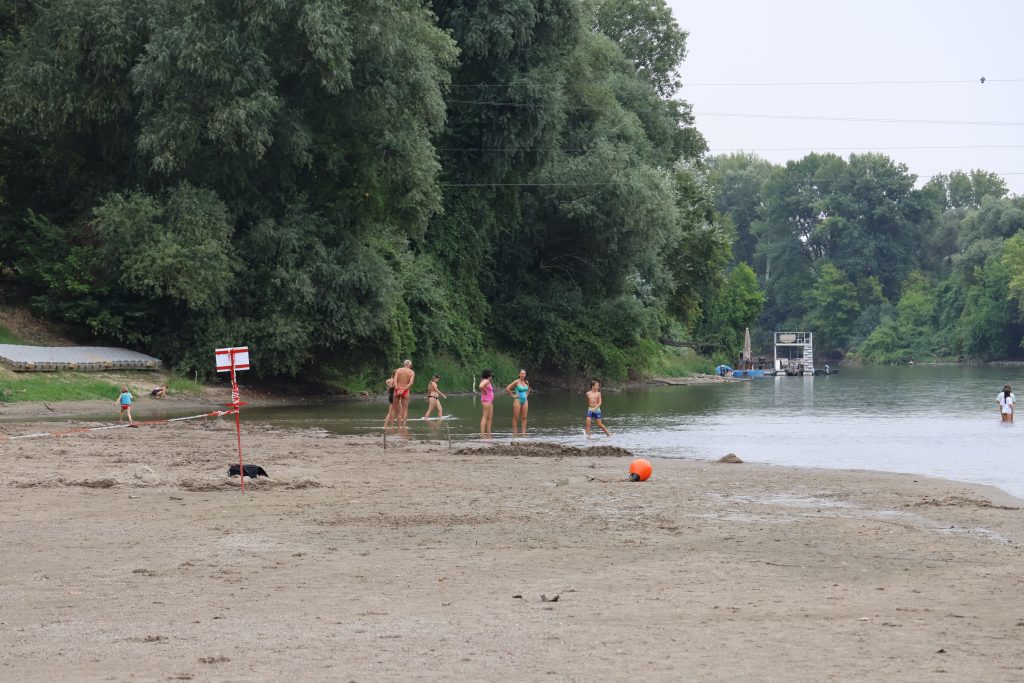 Maros folyó Makónál, 2025. augusztus 21-én, amikor újból megdőlt a legkisebb vízszint rekordja, fotó: Jeszenszky Zoltán