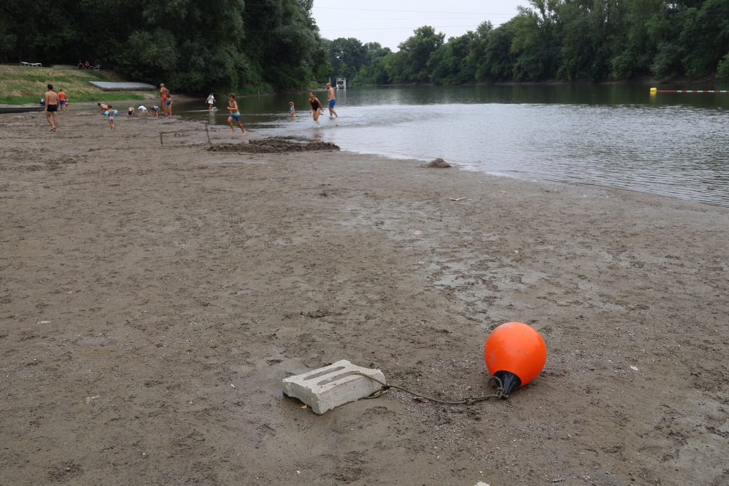 Maros folyó Makónál, 2025. augusztus 21-én, amikor újból megdőlt a legkisebb vízszint rekordja, fotó: Jeszenszky Zoltán