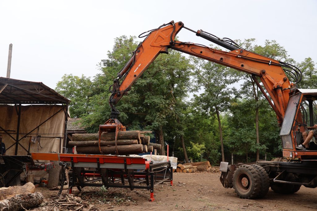 szociális tűzifa, támogatás, fűrésztelep
