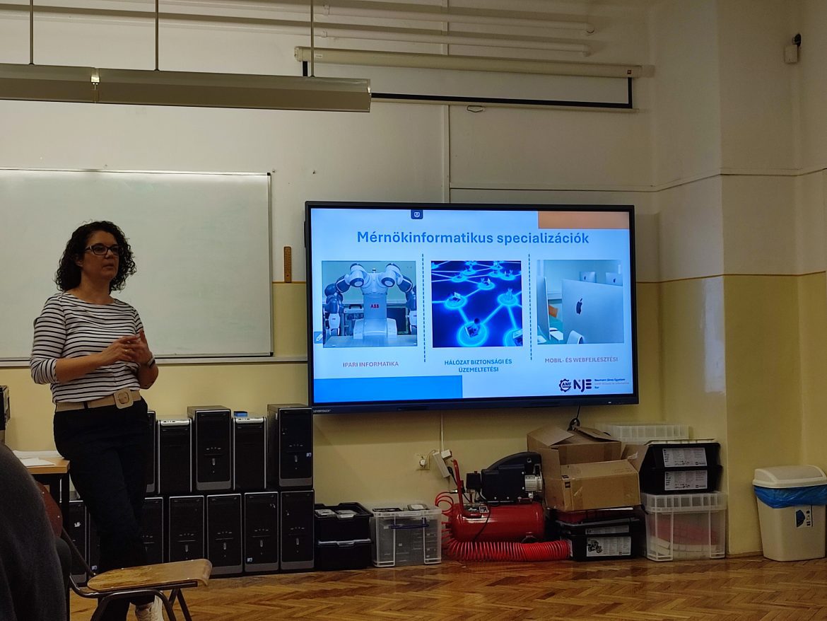 A Neumann Technológiai Bázis munkatársai látogattak el az Eötvös József Technikumba. Fotó: HSZC Eötvös József Technikum