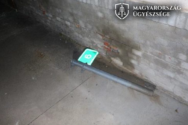 garázdaság, közlekedési tábla, fotó: ügyészség