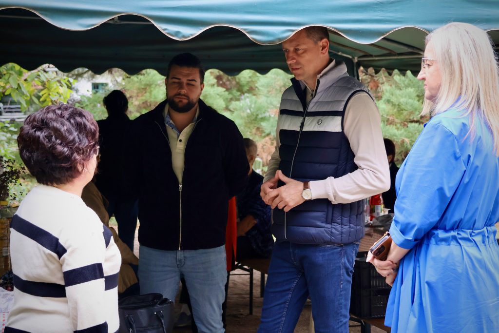 makói mozgáskorlátozottak csoportja, tárlatvezetés, József Attila Múzeum, fotó: Jeszenszky Zoltán