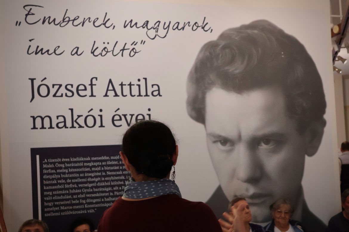 makói mozgáskorlátozottak csoportja, tárlatvezetés, József Attila Múzeum, fotó: Jeszenszky Zoltán