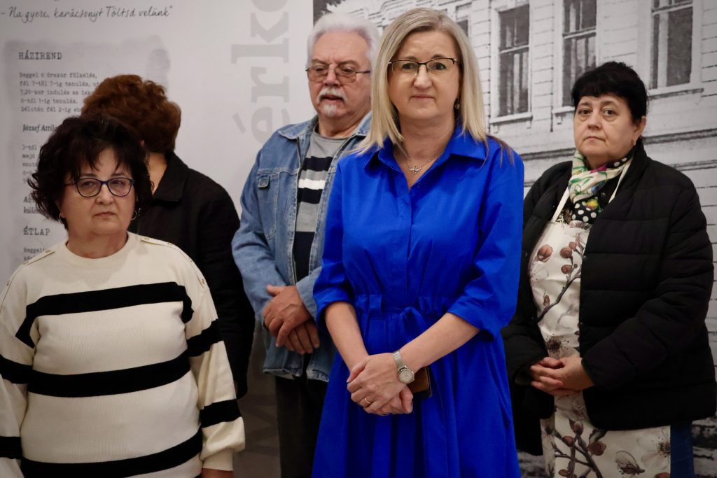 makói mozgáskorlátozottak csoportja, tárlatvezetés, József Attila Múzeum, fotó: Jeszenszky Zoltán