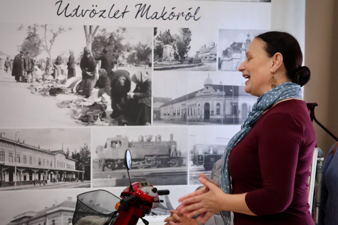 makói mozgáskorlátozottak csoportja, tárlatvezetés, József Attila Múzeum, fotó: Jeszenszky Zoltán