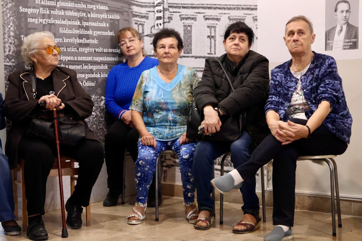 makói mozgáskorlátozottak csoportja, tárlatvezetés, József Attila Múzeum, fotó: Jeszenszky Zoltán