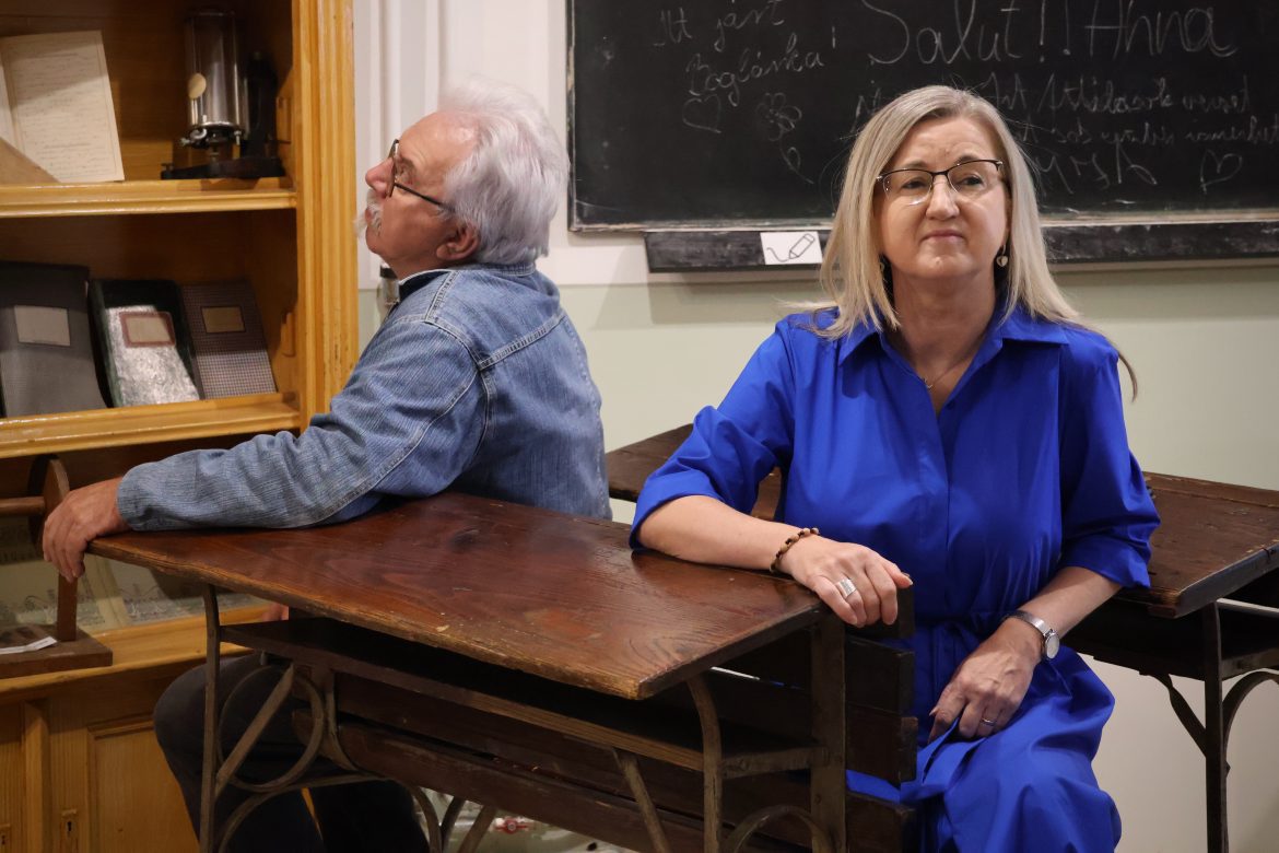 makói mozgáskorlátozottak csoportja, tárlatvezetés, József Attila Múzeum, fotó: Jeszenszky Zoltán