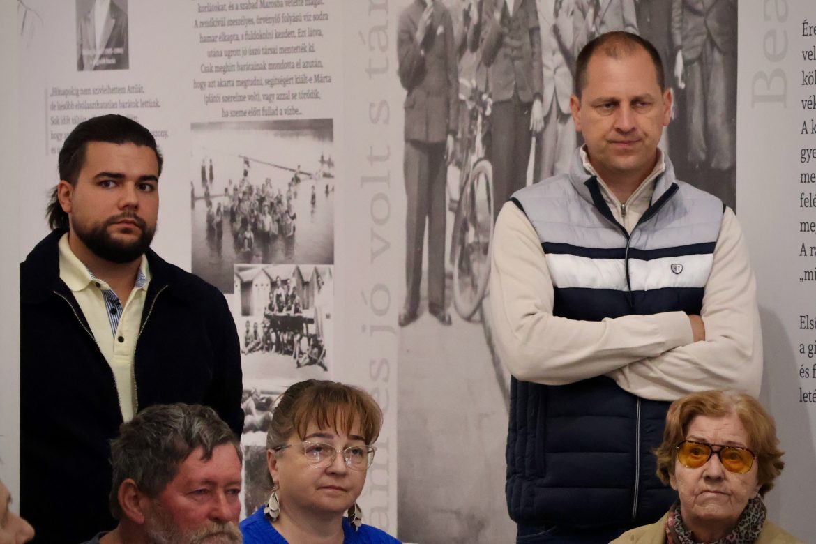 makói mozgáskorlátozottak csoportja, tárlatvezetés, József Attila Múzeum, fotó: Jeszenszky Zoltán