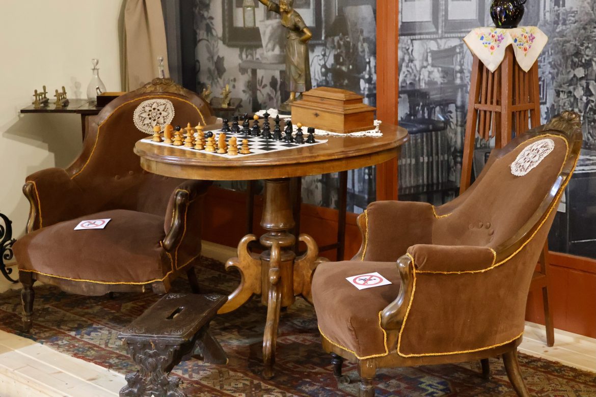 makói mozgáskorlátozottak csoportja, tárlatvezetés, József Attila Múzeum, fotó: Jeszenszky Zoltán