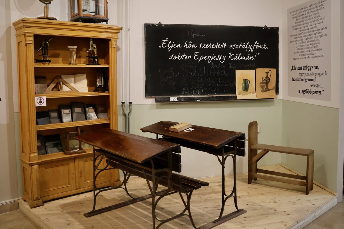 makói mozgáskorlátozottak csoportja, tárlatvezetés, József Attila Múzeum, fotó: Jeszenszky Zoltán