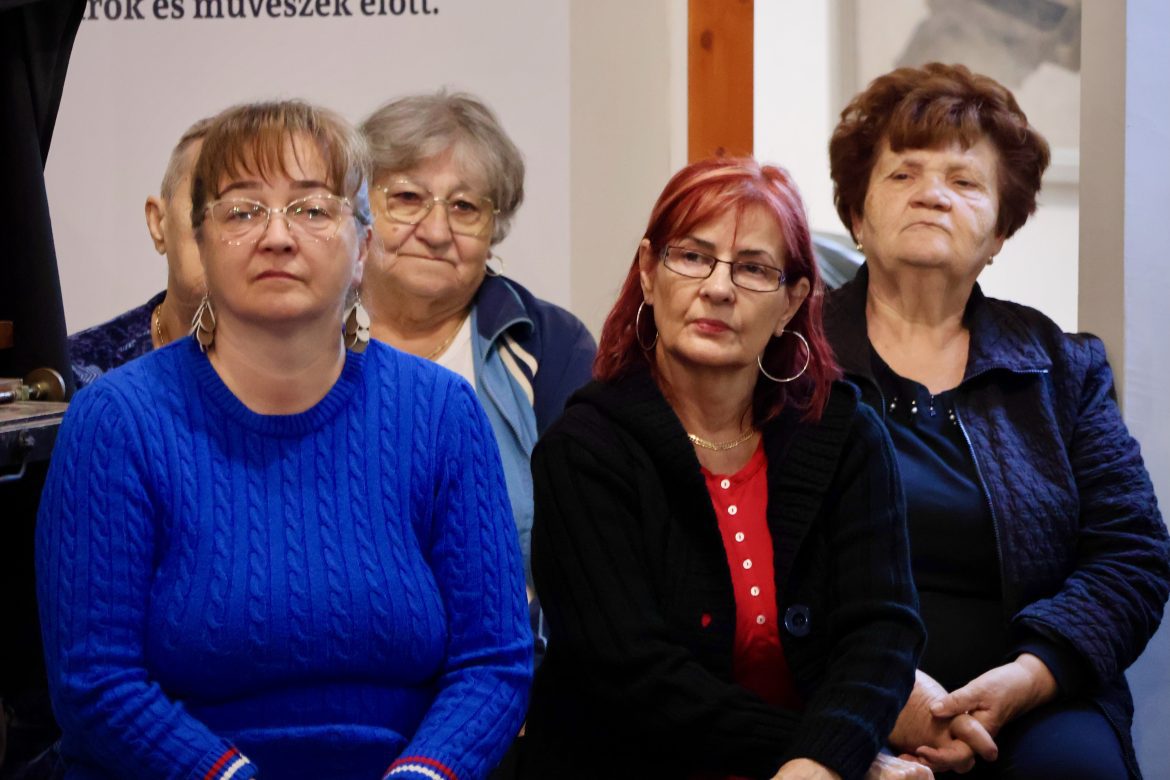 makói mozgáskorlátozottak csoportja, tárlatvezetés, József Attila Múzeum, fotó: Jeszenszky Zoltán