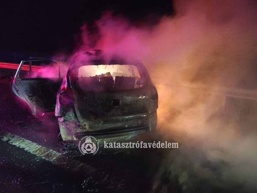 kiégett_autó_M43-as_autópálya02 kiégett egy autó az M43-as autópályán, fotó: Csongrád-Csanád Vármegyei Katasztrófavédelem