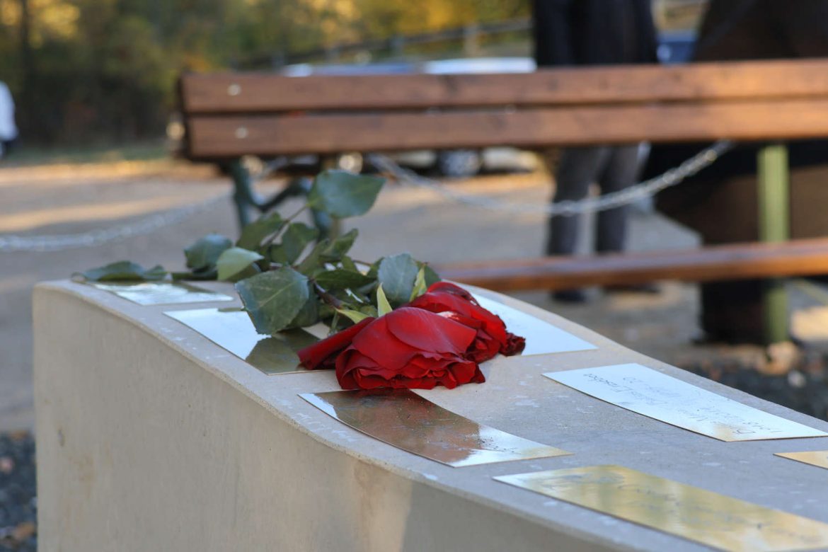 Az új Maros-parti emlékhely átadó ünnepsége 2025. október 29-én. Fotó: Halmágyi Gábor