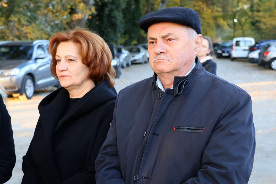 Az új Maros-parti emlékhely átadó ünnepségén a kivitelező, Matuszka István 2025. október 29-én. Fotó: Halmágyi Gábor