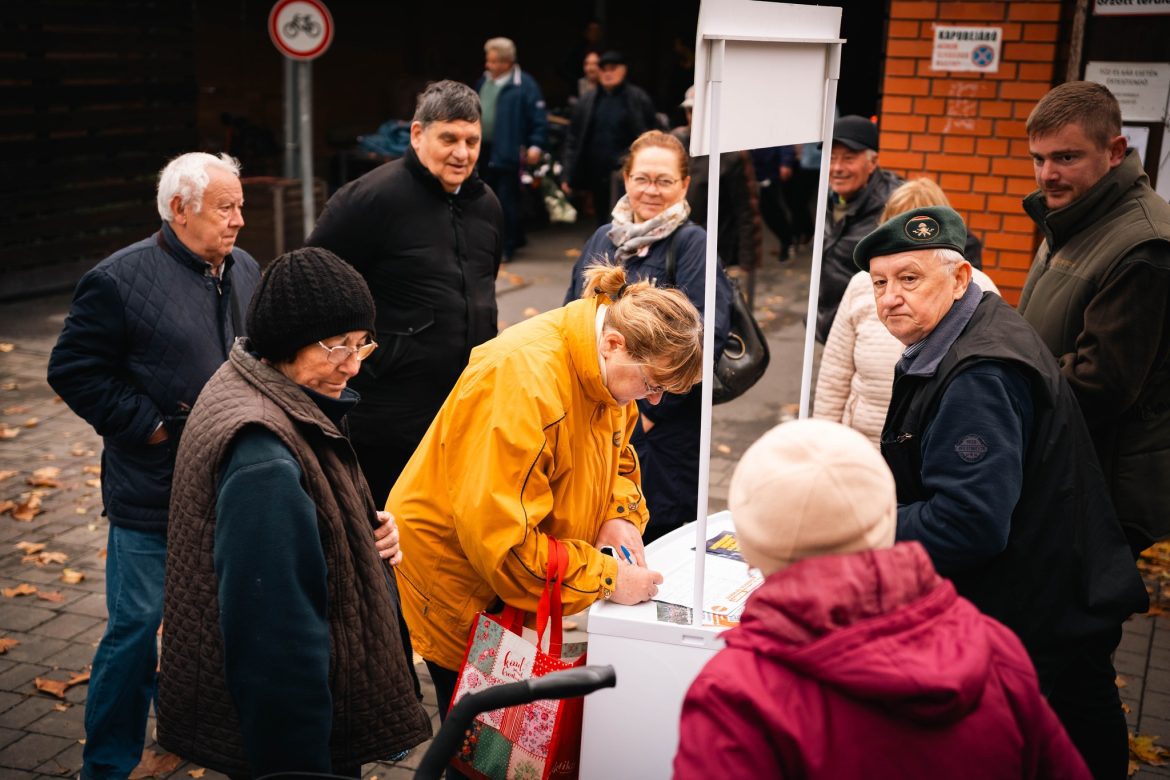 Lázár János piac12