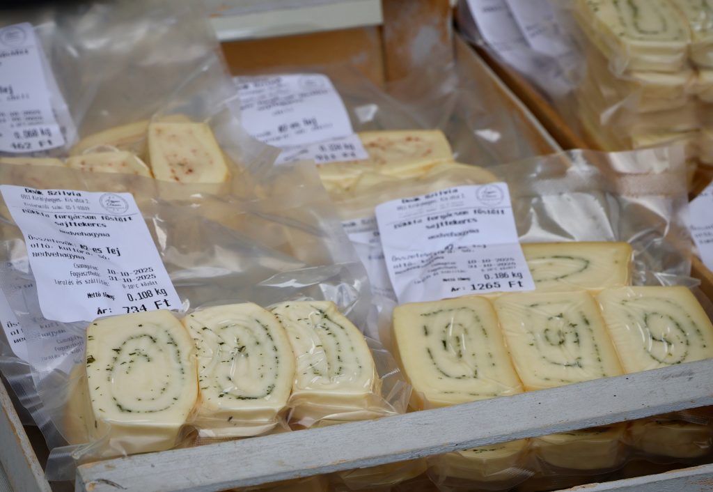 Hegyesi éléstár, Királyhegyes, nyitott porta, születésnap Fotó: Jeszenszky Zoltán