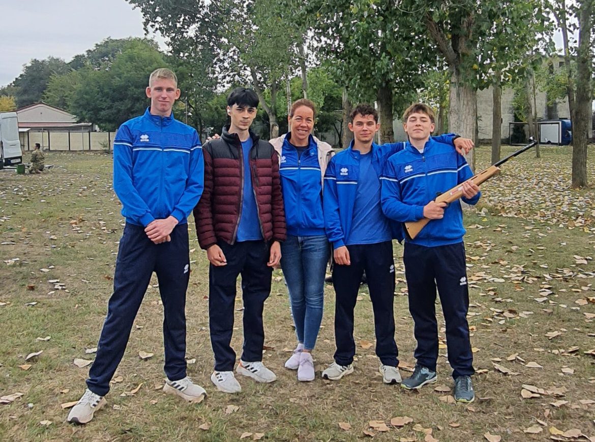 HSZC Eötvös József Technikum bajnok csapata az Ifjúsági Honvédelmi Napon. Fotó: HSZC Eötvös József Technikum