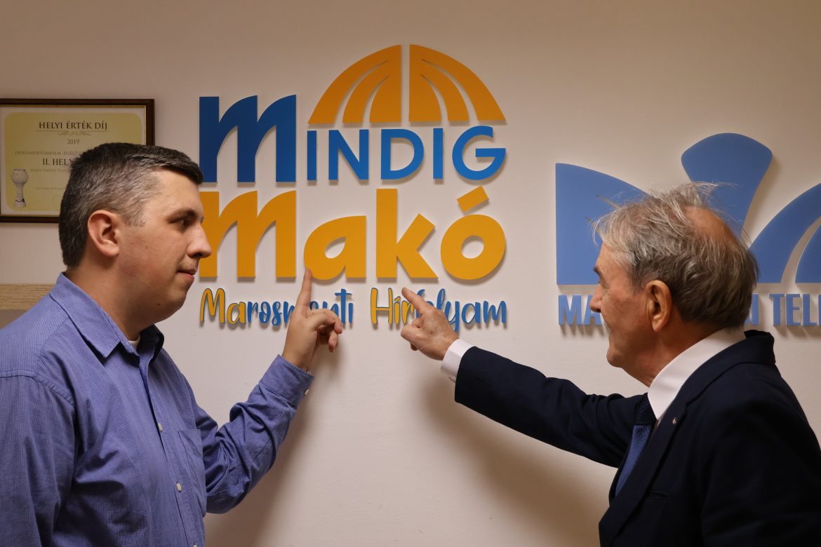 Makó Korzó vendége: Halmágyi Pál, nyugalmazott múzeumigazgató, történész, Málik János, a HSZC Návay Lajos Technikum és Kollégium történelem szakos tanára, fotó: Miklós András